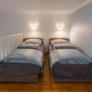  Apartamento Lovely 1 Bedroom Flat With Location